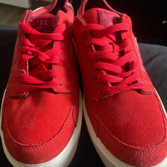 Nike - Picture 2 of 4